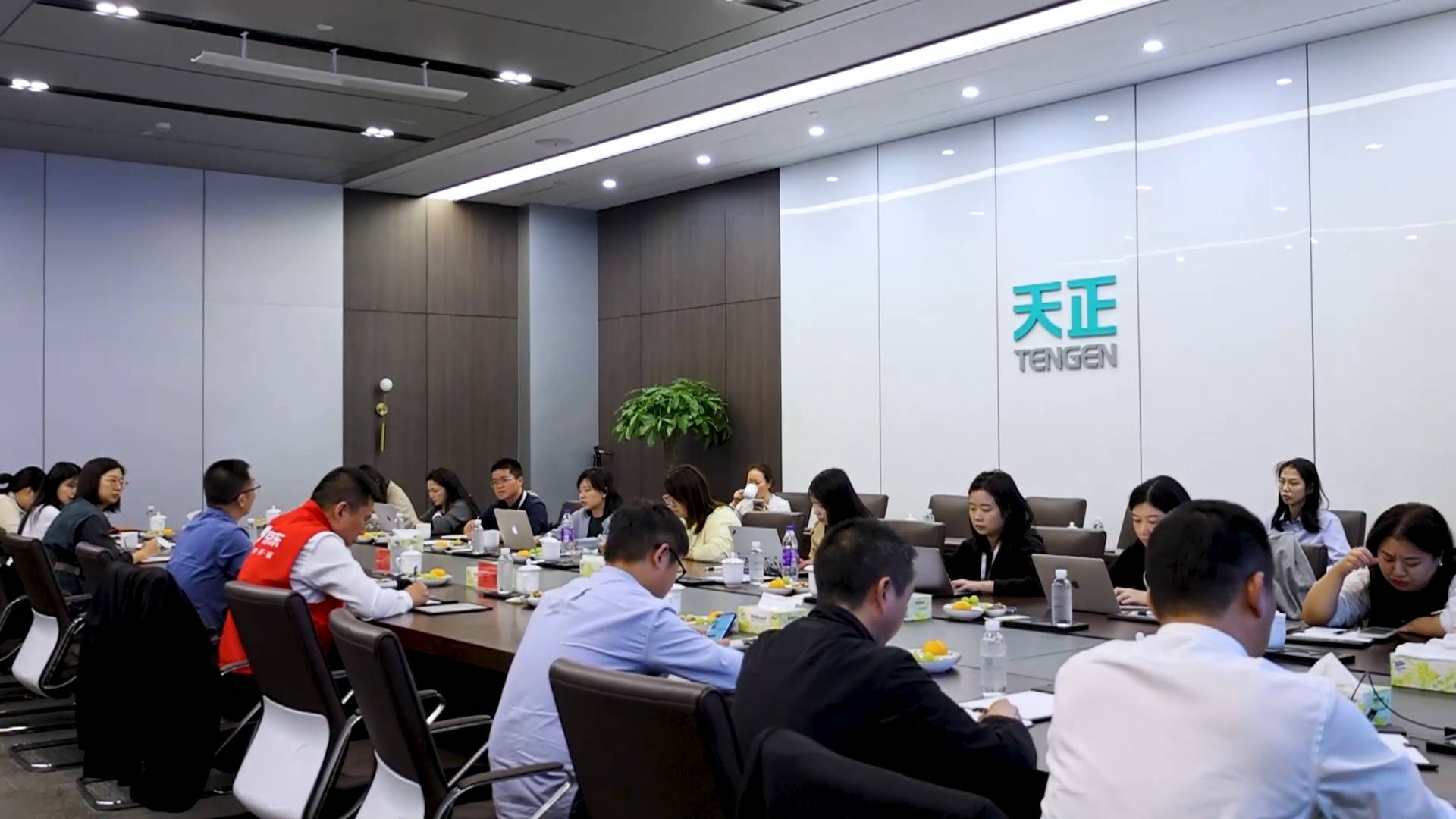 京东工业走进pg模拟器试玩在线，探访产业数智化之路！